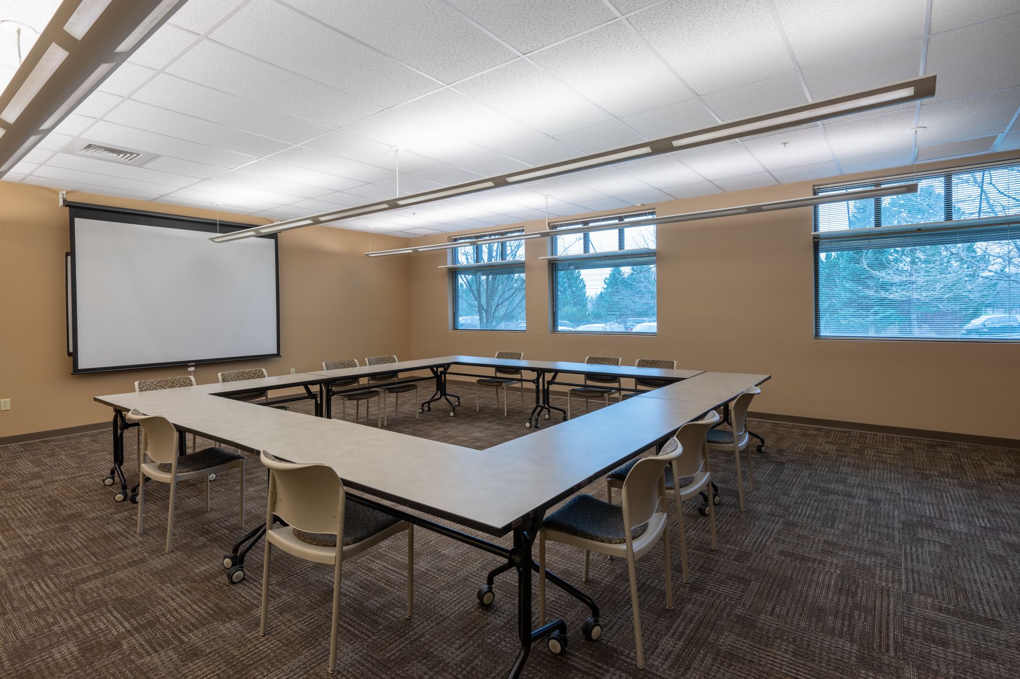Medium and Small Meeting Rooms with Flex Serating